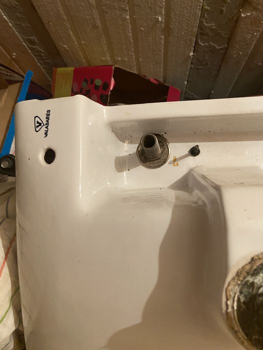 lavatório casa banho cor branco com 1 tonteira