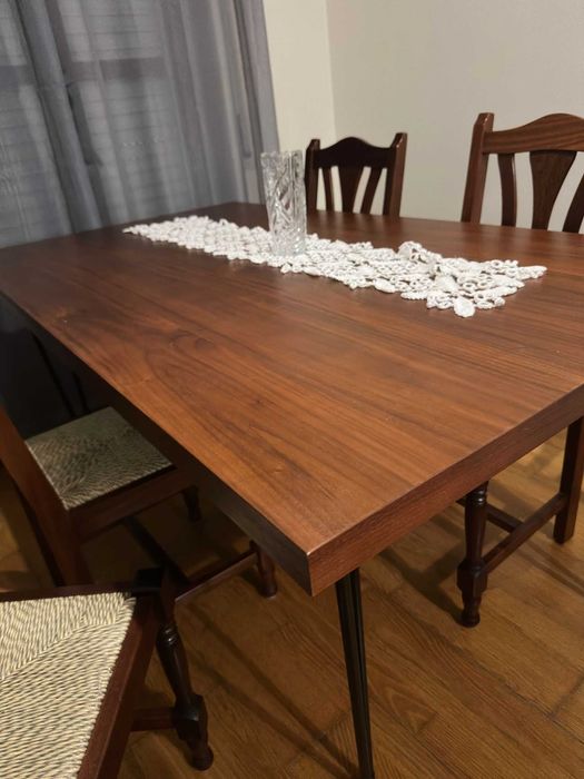 Mesa de madeira nova