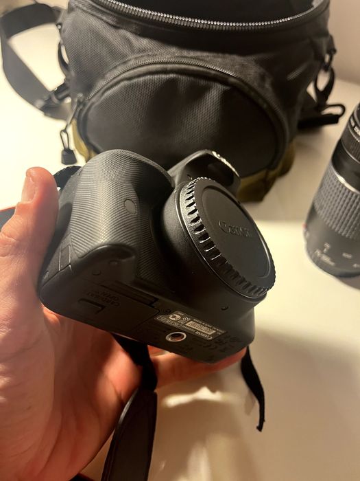 Canon 100D + Objetiva 18-55 + Objetiva 75-300 - Excelente Estado