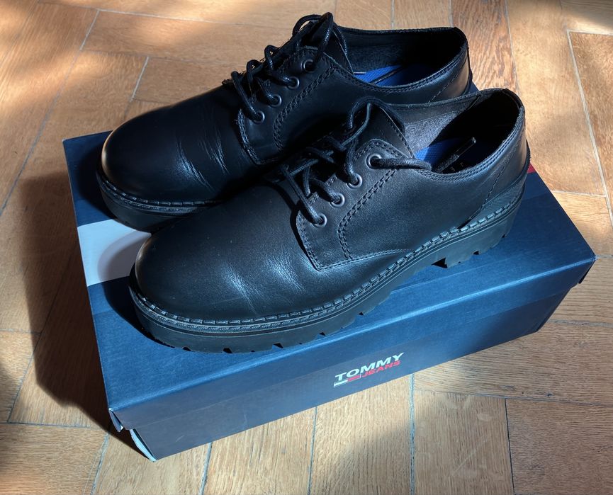 Buty skórzane Tommy Hilfiger - 44