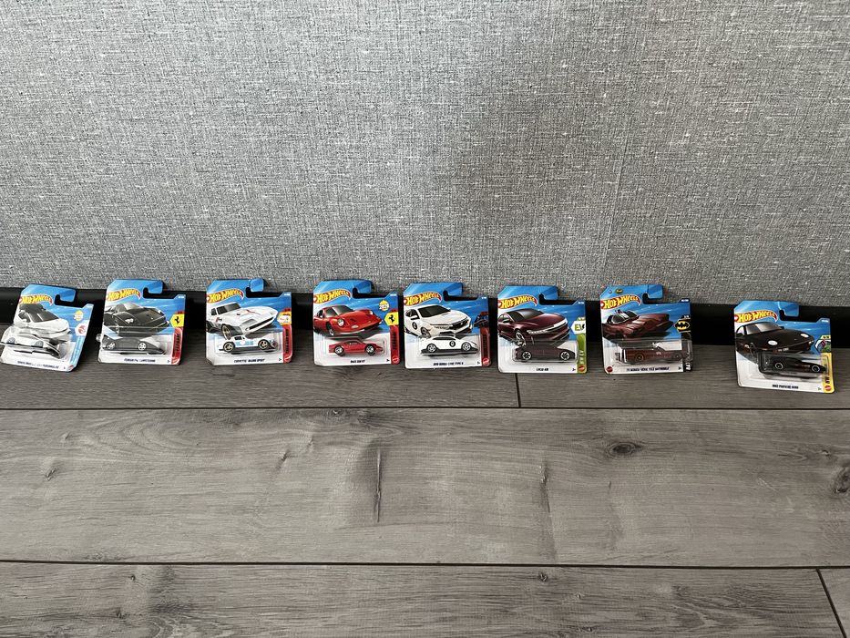 Колекція машинок HotWheels (8 шт.)