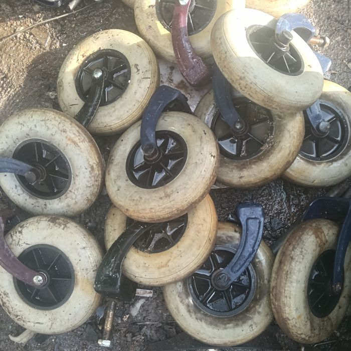 Rodas fixas e também giratória