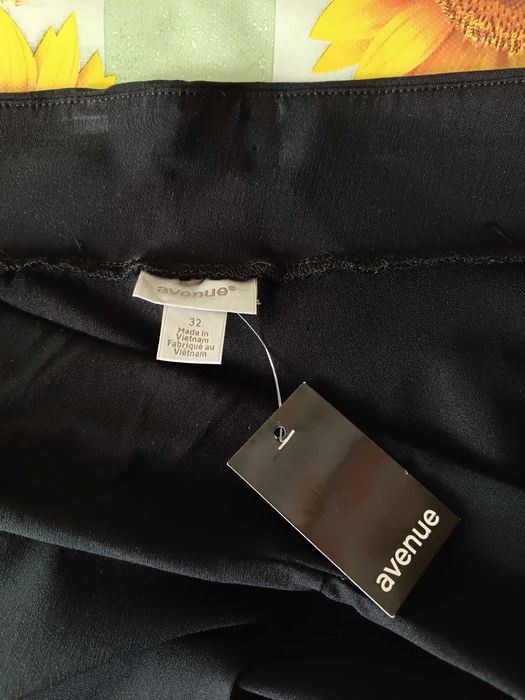 р 32 / 66-68 чорні короткі штани капрі бриджі великі батал avenue