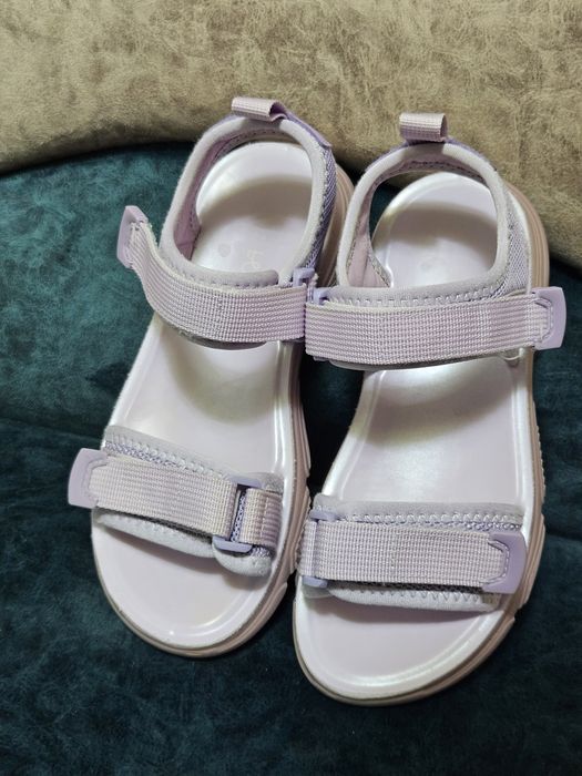 Продам босоніжки DEEZEE