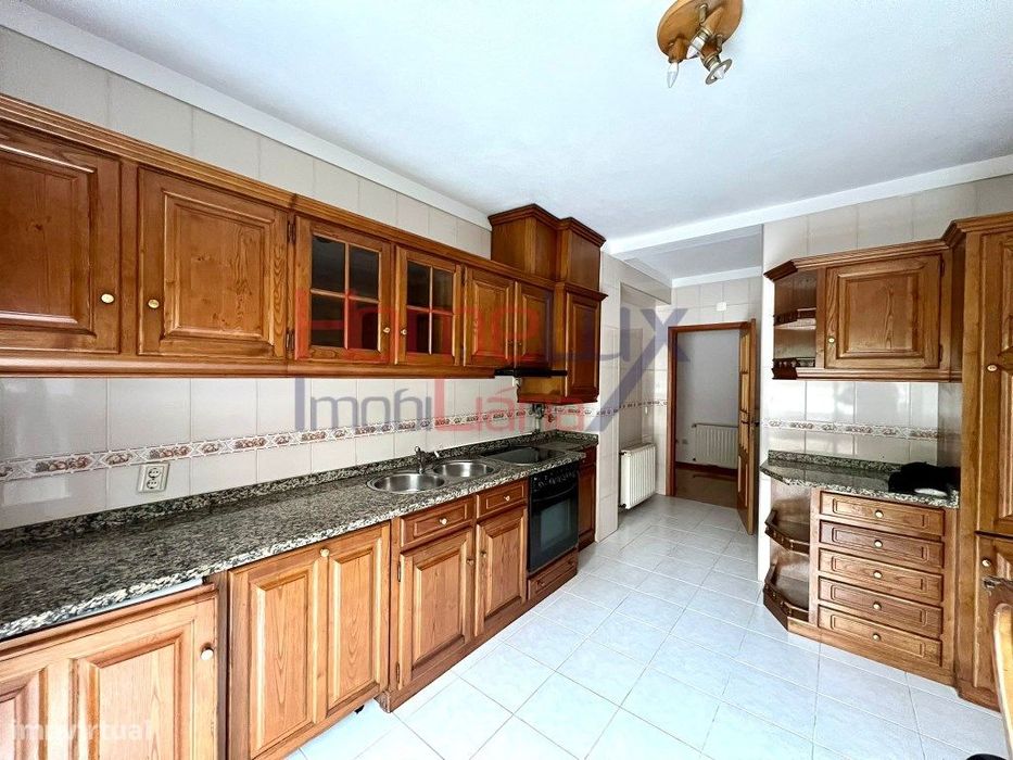 Apartamento T4 em Lamego — Lamego (Almacave E Sé), Viseu