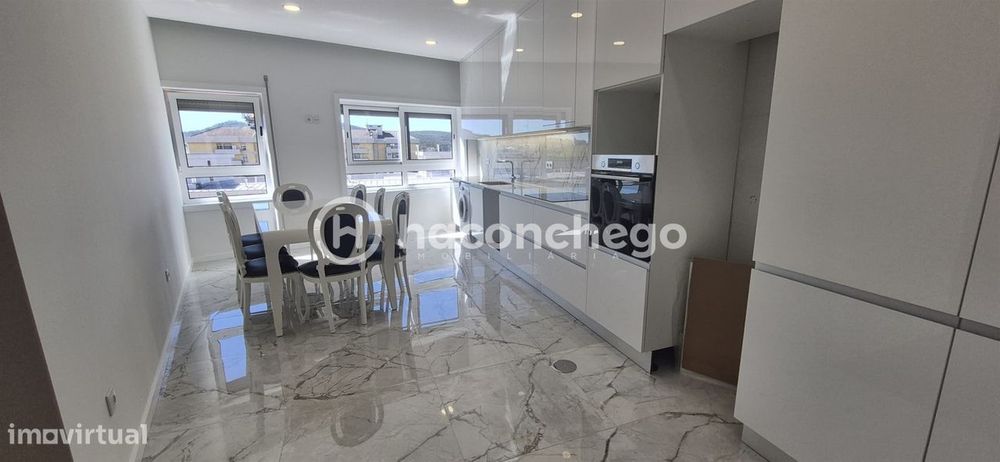 Apartamento T1+1 moderno, renovado e totalmente equipado no centro de