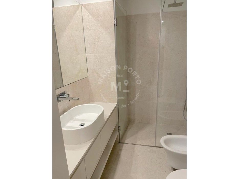 Apartamento T3 com Suite, Varanda com churrasqueira e Box de Garage...