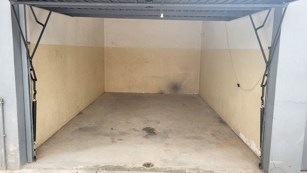 Aluguer garagem fechada rua caetano de melo -oliveira do douro