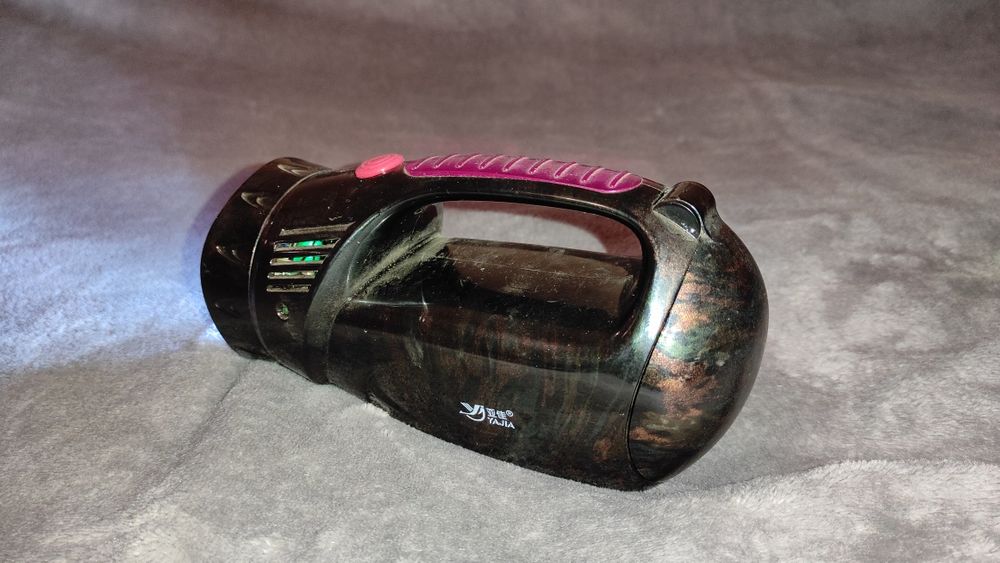 Фонар акумуляторний. Світлодіодний. З зарядкою від 220v.