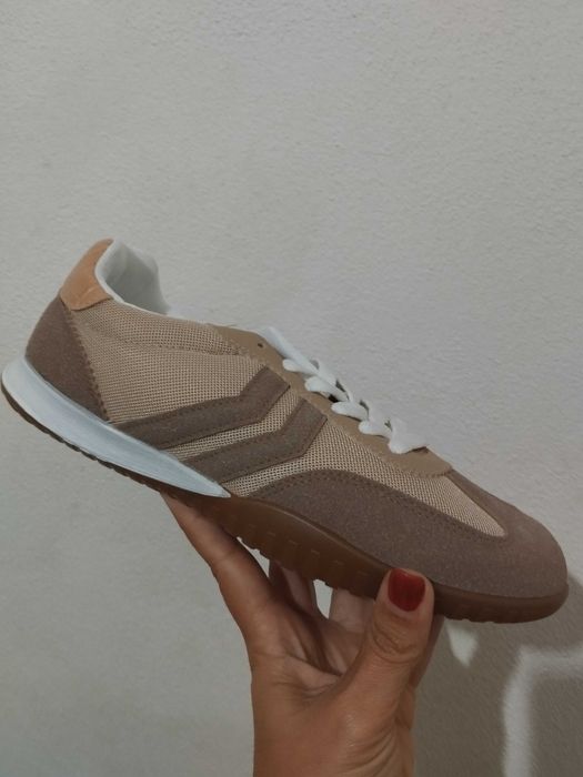 Sapatilhas tons caqui novas
