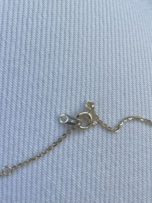 Colar de prata dourada e zirconias brancas