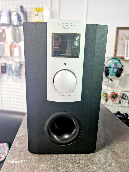 Микролаб усилитель  работает  без проблем звук  чистый