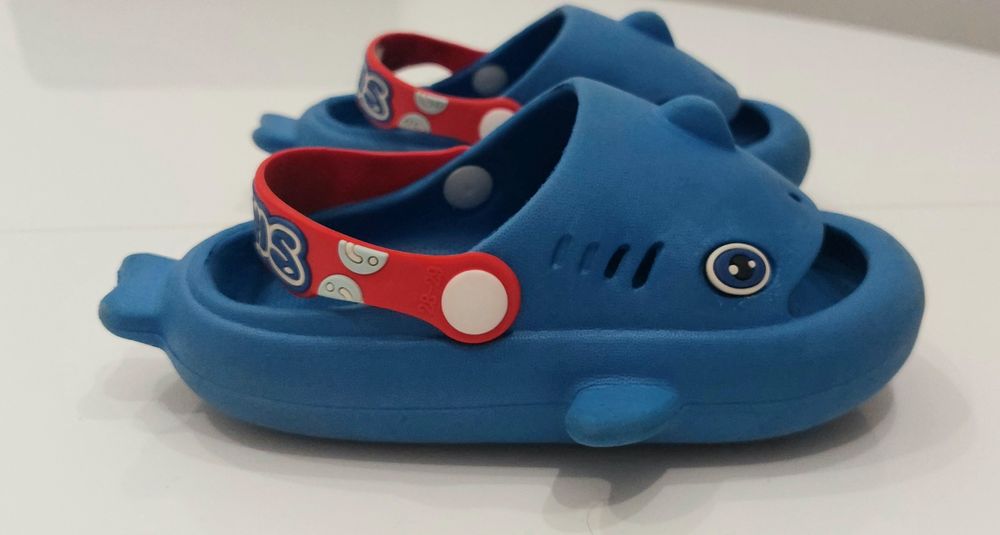 Klapki piankowe Shark