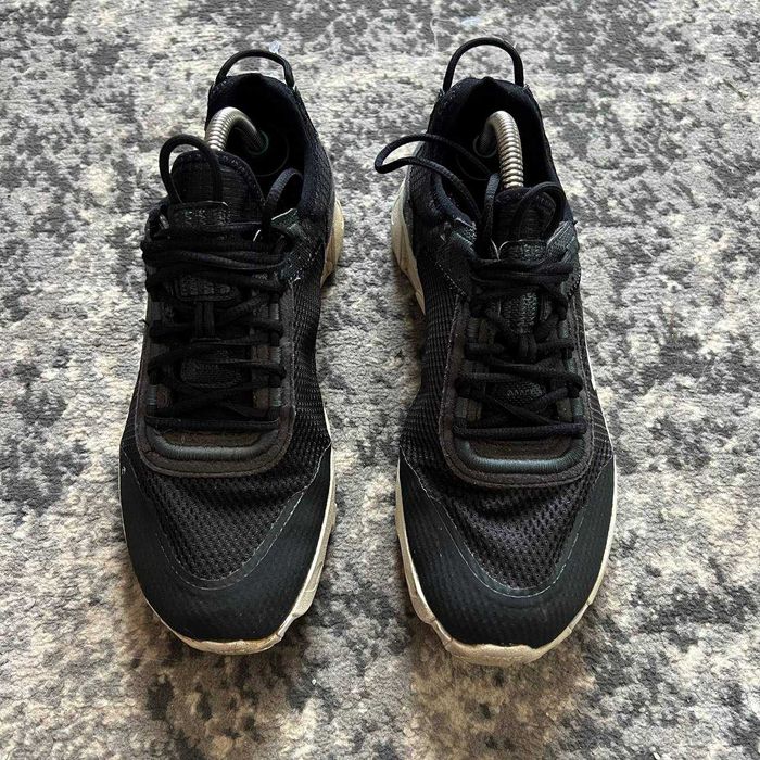 Продаю кросівки Nike React Live