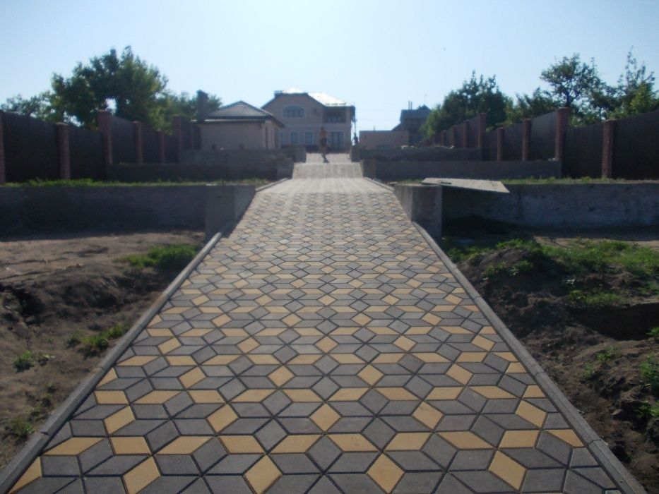 Професійне укладання тротуарної плитки від 300 гр-н.