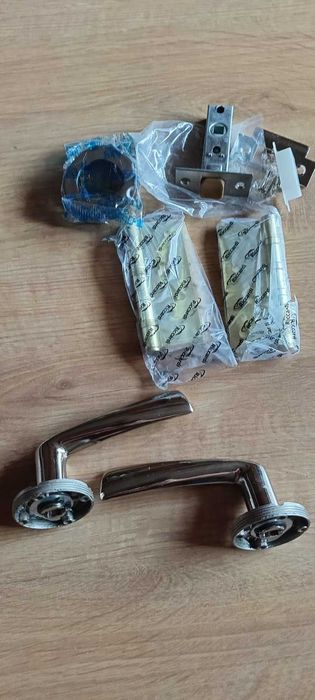 Ручки для міжкімнатних дверей