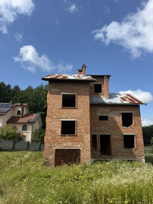 Продам будинок із земельною ділянкою