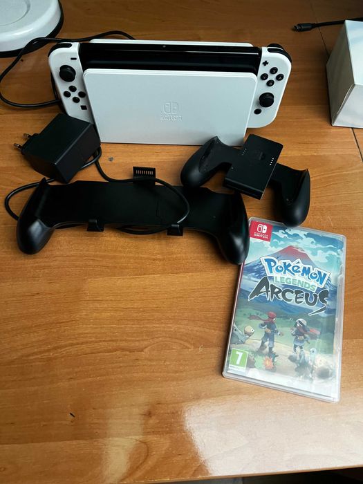 Konsola Nintendo Switch OLED Biała + Gra Pokemon Legends Arceus + Grip