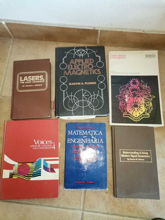 Vendo cerca de 40 livros