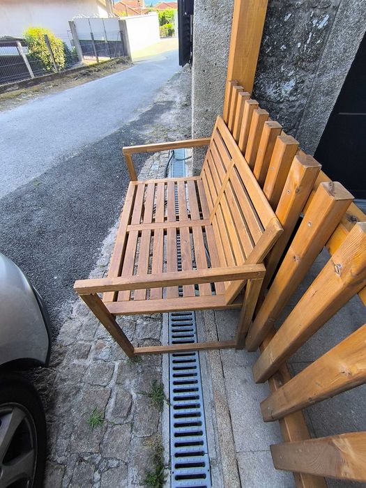 Conjunto de jardim em madeira