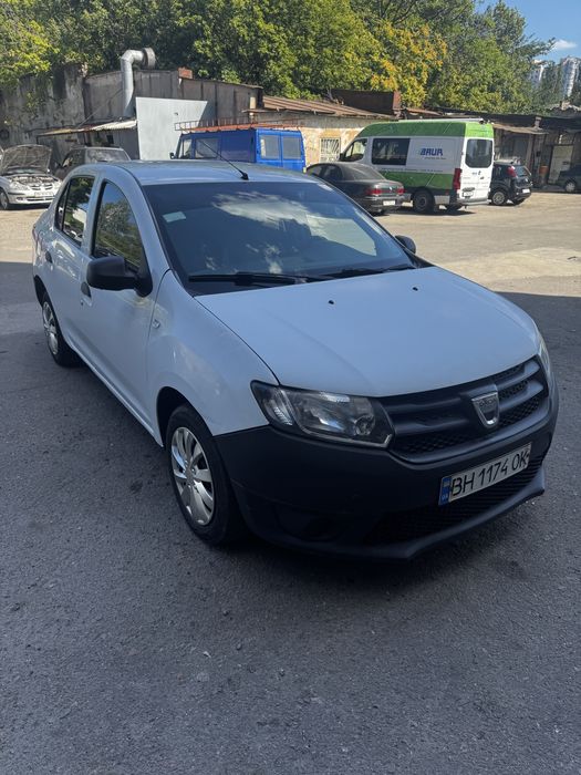 Dacia Logan 2016 год 1.6 Газ-бензин Оформление !