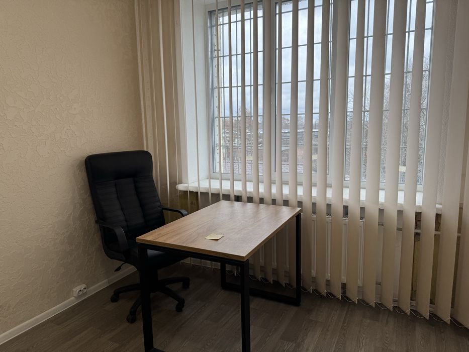 Офіси з ремонтом і меблями по 17 м2 за 3000 грн плюс світло