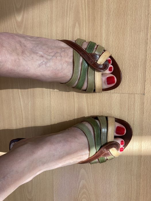 Elegantes Sandálias em pele