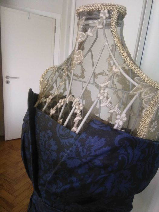 Vestido romântico cai-cai, azul e preto, Tamanho L