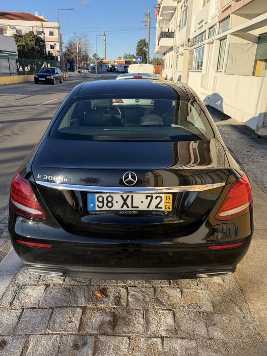 Mercedes E300de impecavel muito estimado !