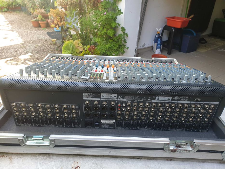 mesa som behringer xenyx XL2400