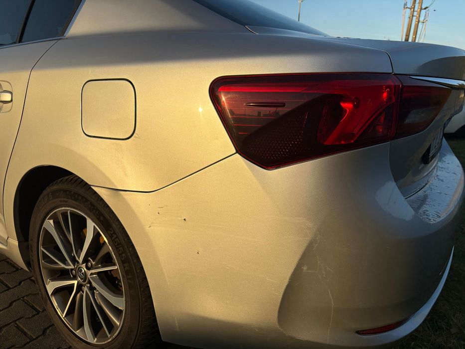 Toyota Avensis  T27 2.0