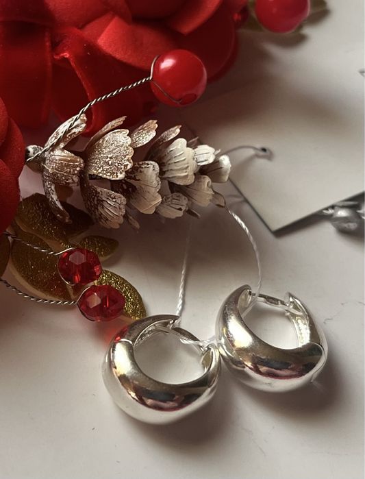 Продам серебряные серьги.