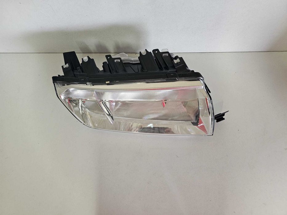 Ótica lado direito Skoda Fabia I | 127980