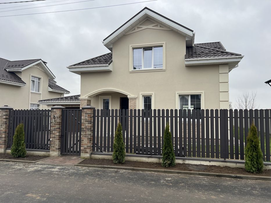 Елегантний новий будинок в Щасливому