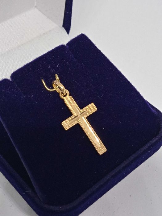 Lombardowski. Złota zawieszka Krzyż pr.585 1,02g BDB stan