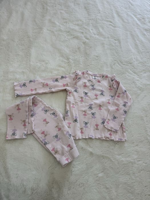 Ніжний костюмчик для дівчинки
