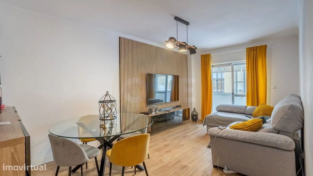 Apartamento T2 Renovado | Casal de São Brás, Amadora