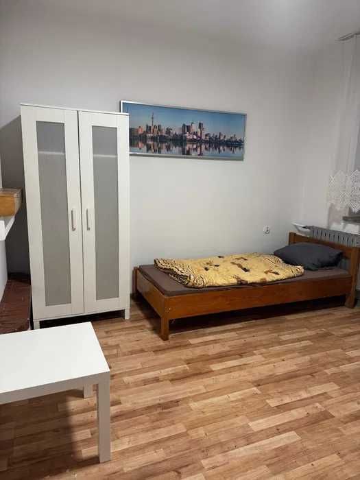 Метро Святошин 5 хвилин пішки Хостел 500 грн. тиждень проживання