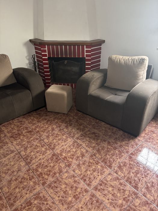 Sofá e poltrona 3+1 e 2 bancos