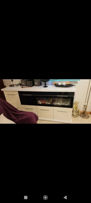 Mesa de vidro com 6 cadeiras e aparador