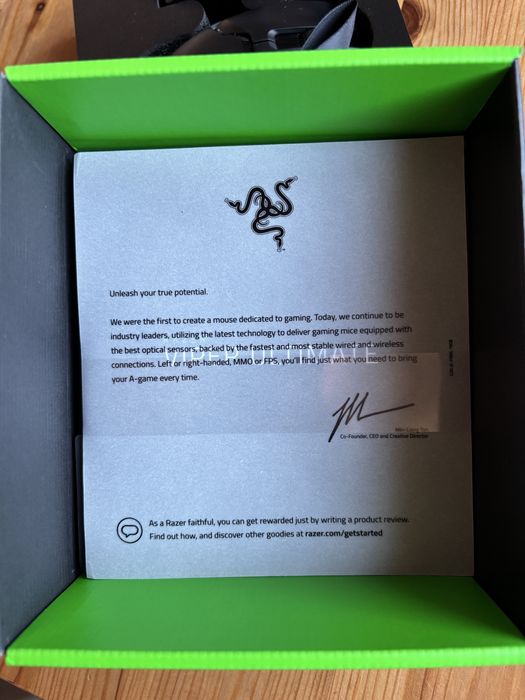 Razer Viper Ultimate sem fios com dock de carga e caixa
