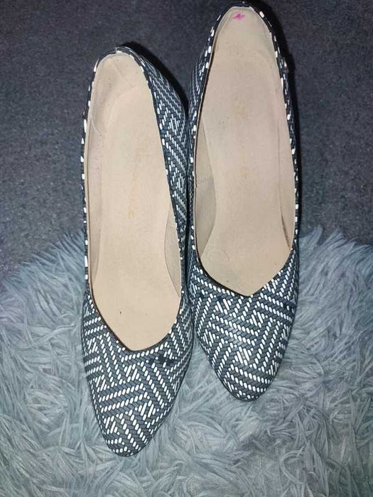 buty na obcasie rozm. 39