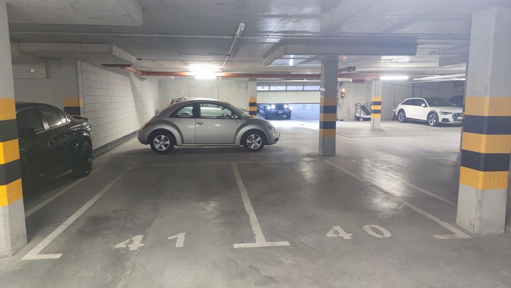 Miejsce parkingowe w hali garażowej i komórka lokatorska Tarnowo Podgórne