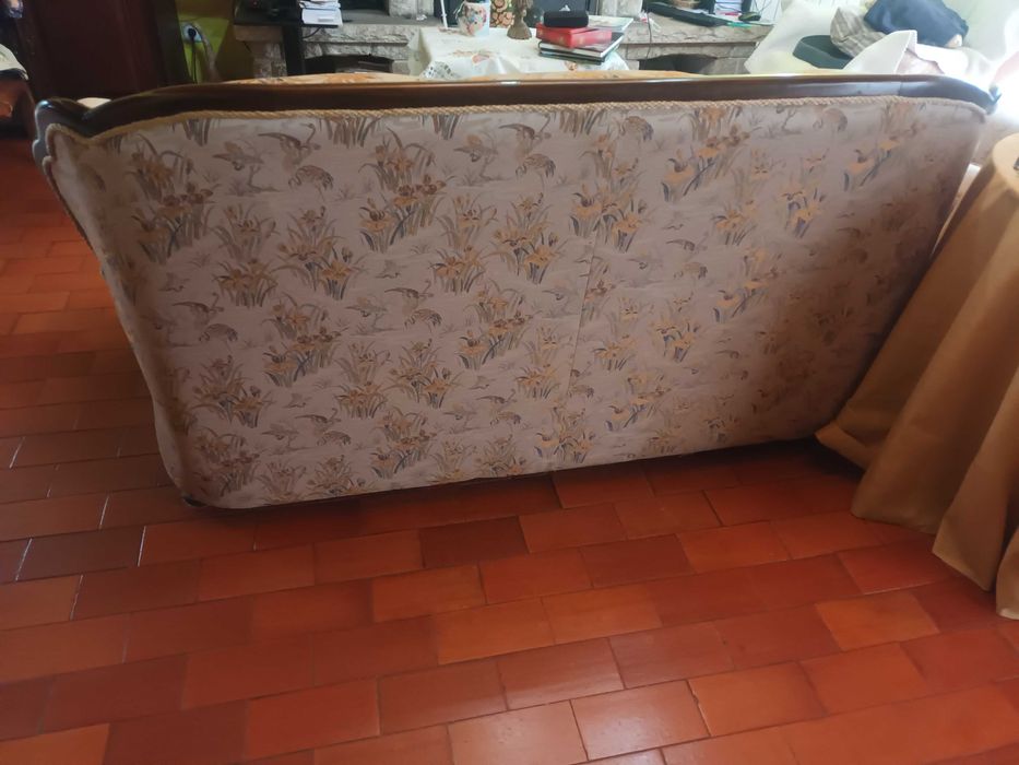 Sofás em tecido bom estado usado.