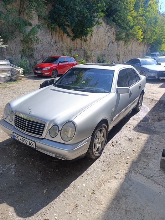 Мерседес w210 e 430 1999, m113, 4.3. Газ/бензин.