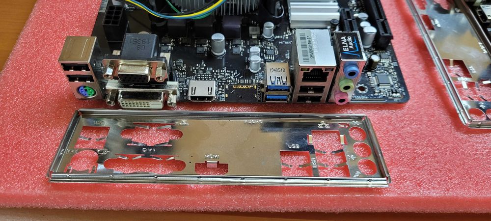 Комплект Intel Core I5 9400 6x4.1GHz + ASRock H310M-HDV HDMI UHD 630