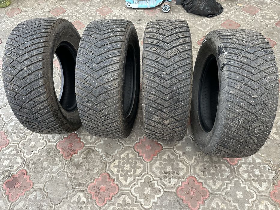 Шини Goodyear майже нові