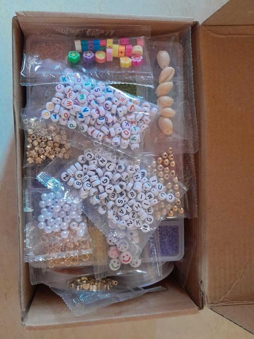 Missangas 2 mm cerca de 60600 peças 120 cores