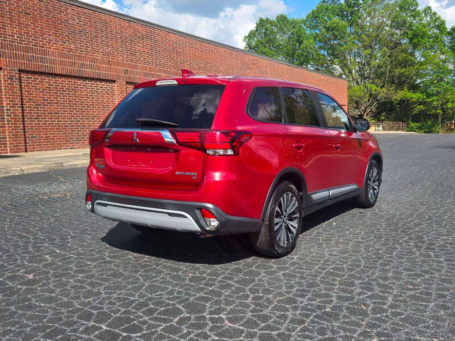 Mitsubishi Outlander SE      2019