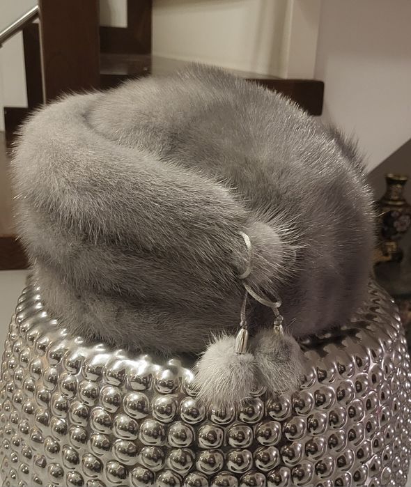 Toczek  srebrno szary z norek